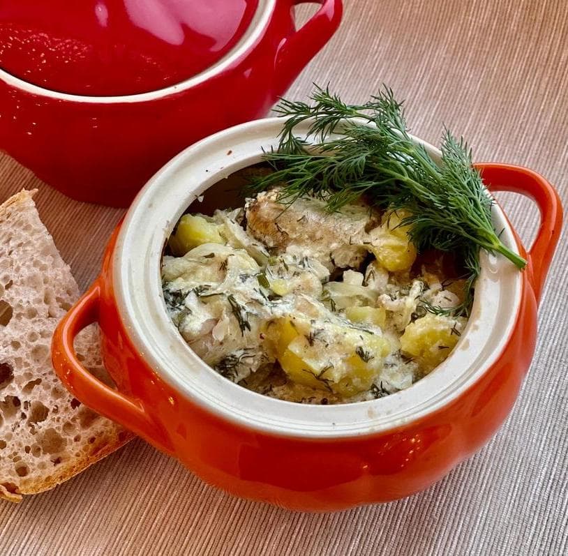 Навага с картофелем в горшочках