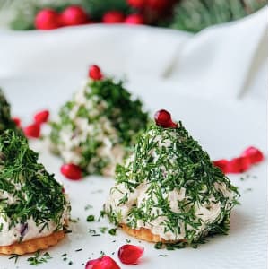 Новогодняя закуска с консервированным тунцом