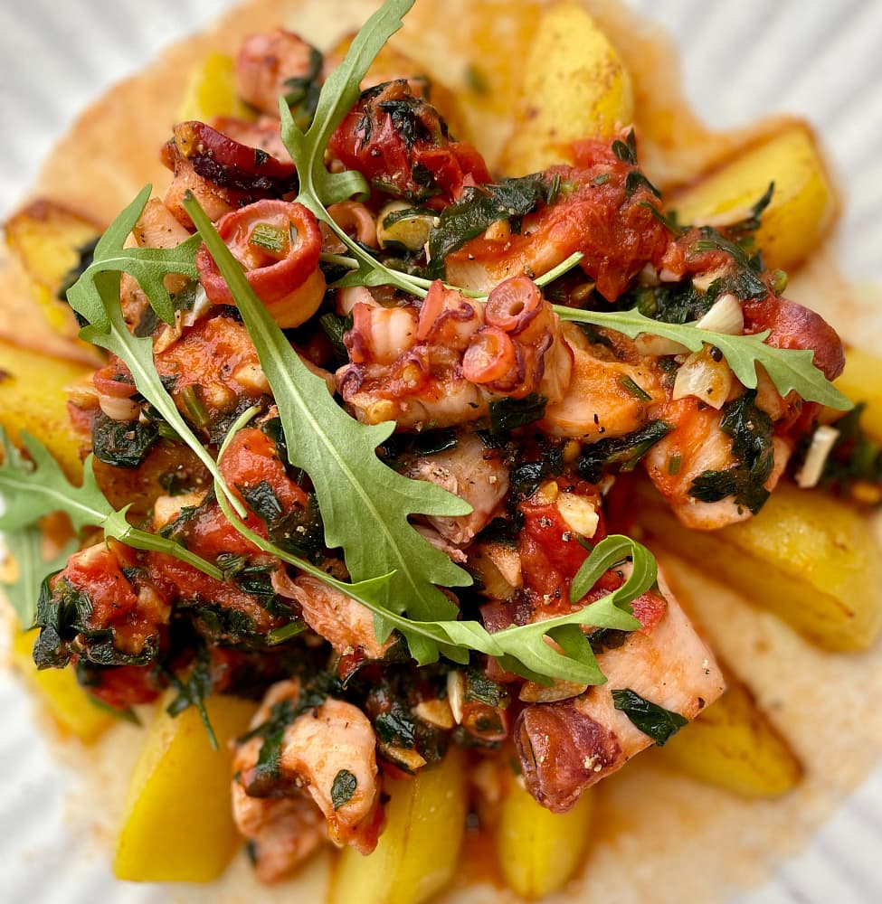 Теплый салат с осьминогом