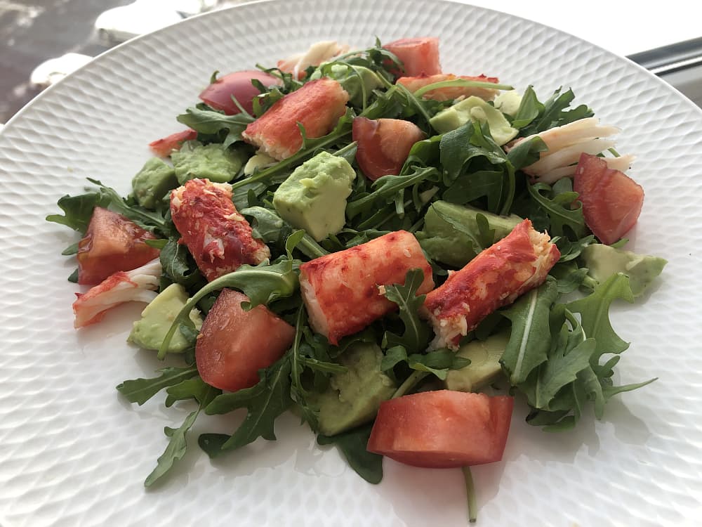 Салат с крабом и авокадо