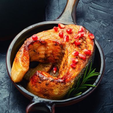 Шашлык из форели, маринованной в апельсиновом соке с розмарином