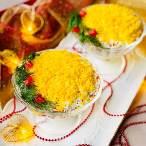Салат Мимоза с тунцом и запеченными овощами