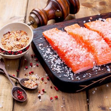 Как засолить лосося вкусно? Выбираем рыбу и рецепт для домашнего посола