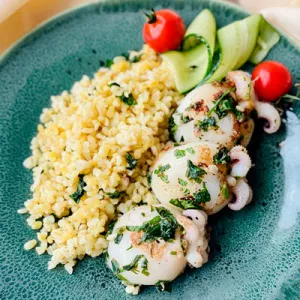 Молодые каракатицы с петрушкой и чесноком