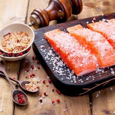 Как засолить лосося вкусно? Выбираем рыбу и рецепт для домашнего посола