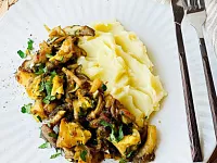 Рапаны жаренные с вешенками и луком