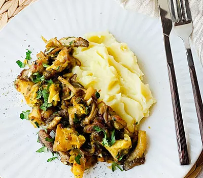 Рапаны жаренные с вешенками и луком