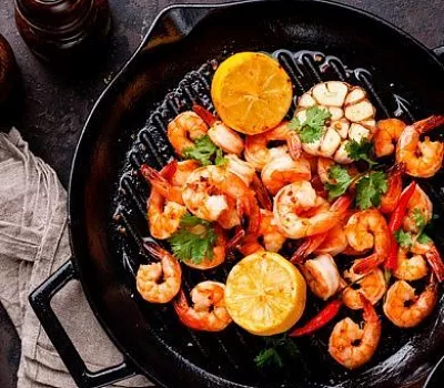 Ароматные чесночные креветки