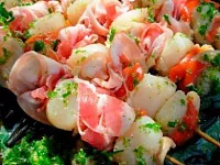 Морские гребешки в беконе, на решетке